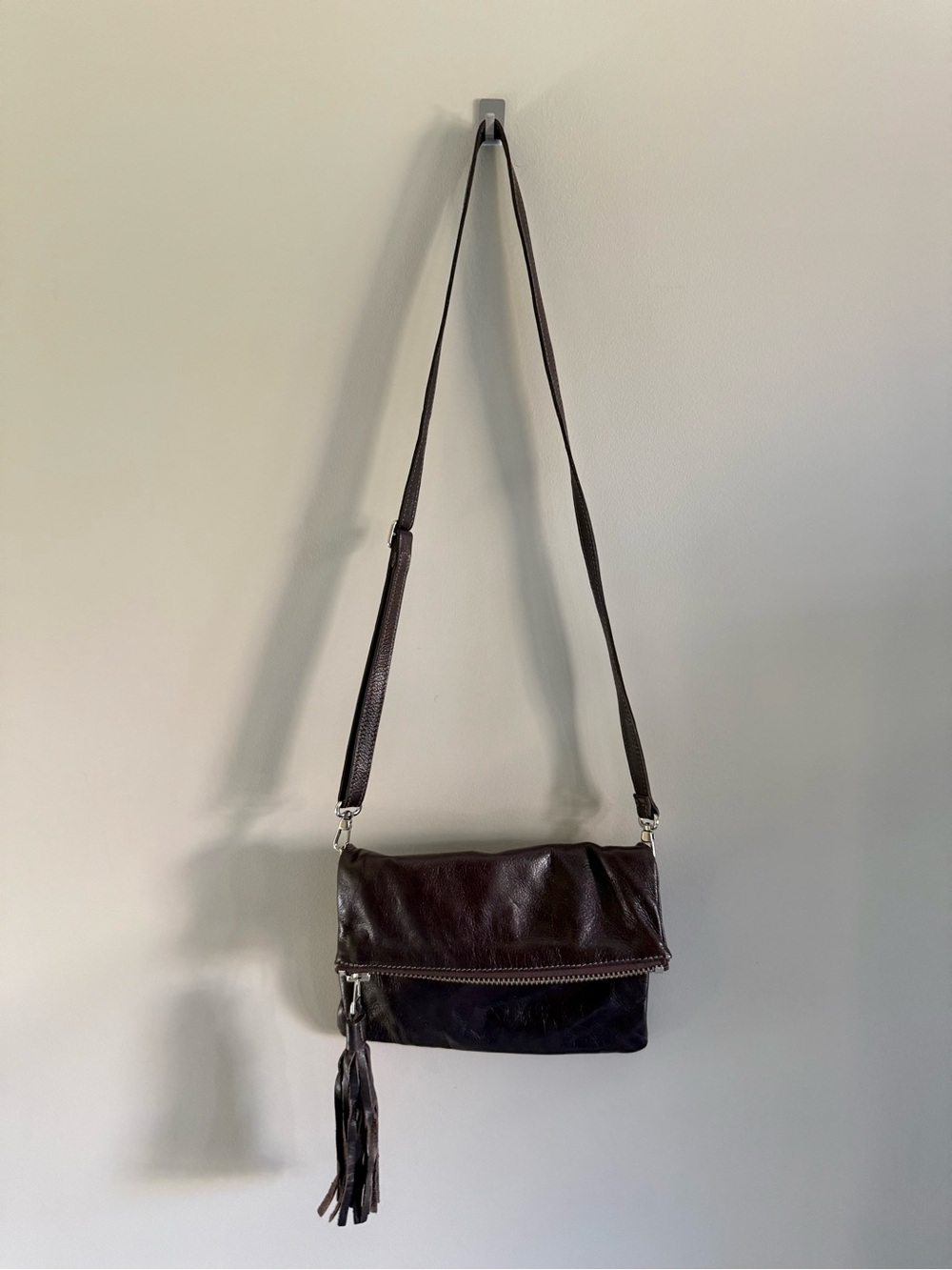 ROOTS fold-over zip crossbody bag purse dark brown leather